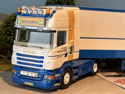 Tekno Tekno Scania R Topline 4x2 met 3-as gesloten oplegger GEBR. VAN DE STEEG