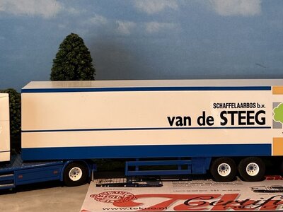 Tekno Tekno Scania R Topline 4x2 met 3-as gesloten oplegger GEBR. VAN DE STEEG