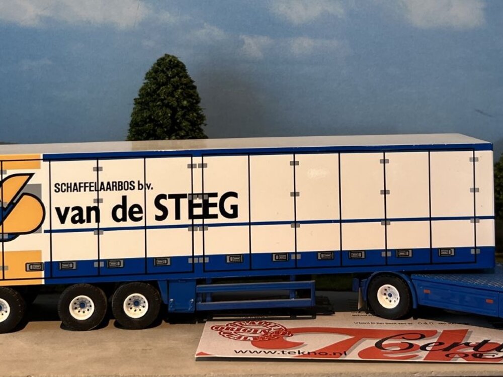 Tekno Tekno Scania R Topline 4x2 met 3-as gesloten oplegger GEBR. VAN DE STEEG