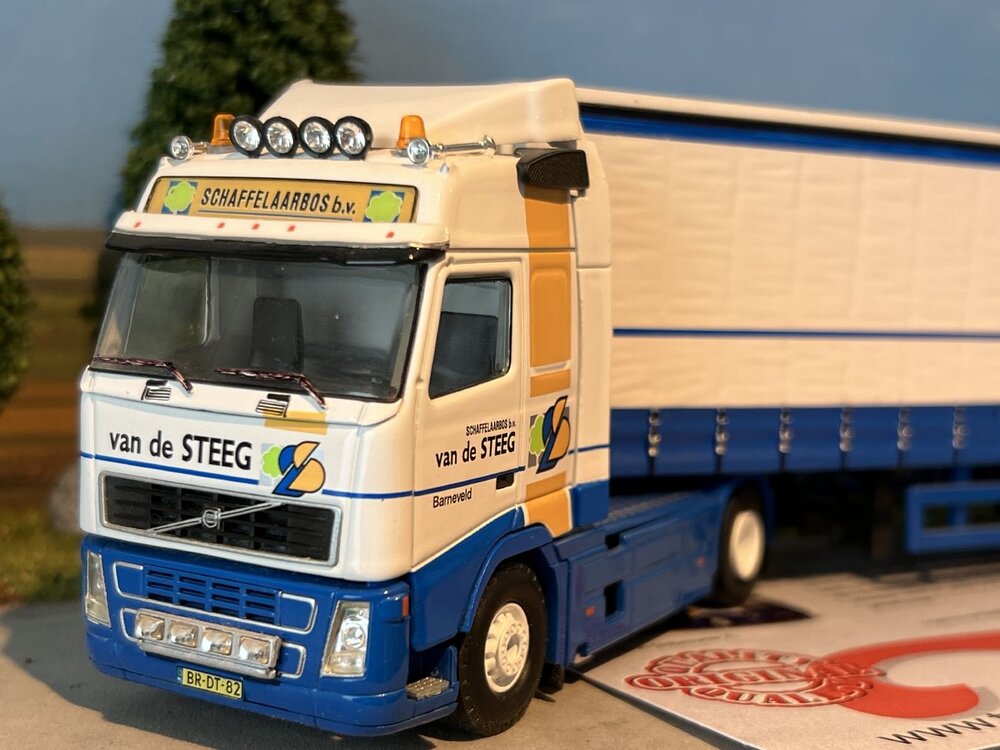 Tekno Tekno Volvo FH Glob. 4x2 met 3-as schuifzeilenoplegger GEBR. VAN DE STEEG