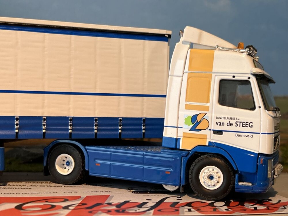 Tekno Tekno Volvo FH Glob. 4x2 with 3-axle curtainside trailer GEBR. VAN DE STEEG