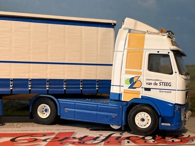 Tekno Tekno Volvo FH Glob. 4x2 met 3-as schuifzeilenoplegger GEBR. VAN DE STEEG