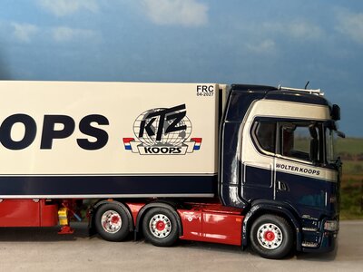 Tekno Tekno Scania Next Gen Highline 6x2 met 3-assige Schmitz oplegger WOLTER KOOPS