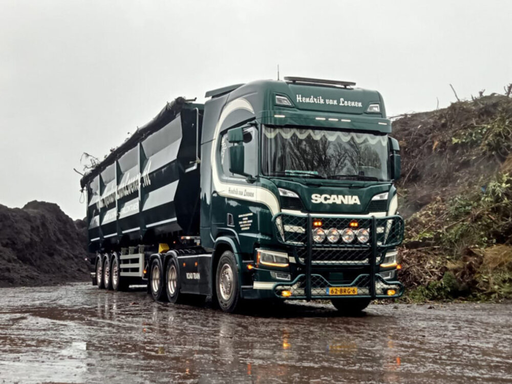 WSI WSI Scania R Highline 6x2 + 3-axle volume tipper trailer HENDRIK VAN LOENEN