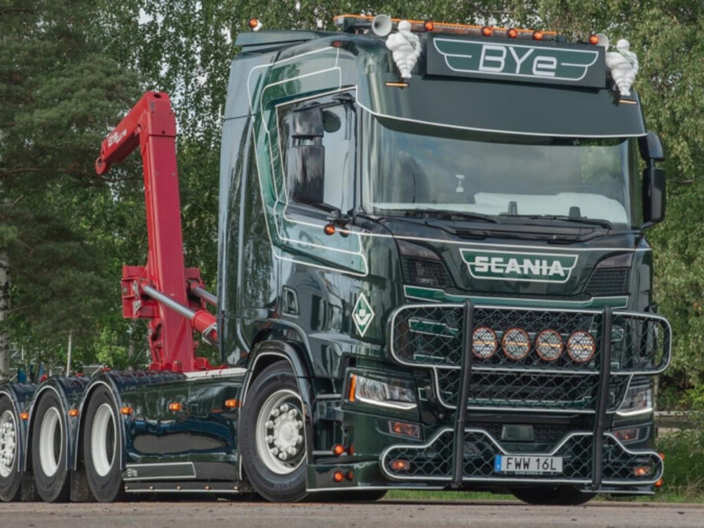 WSI WSI Scania R Normal bakwagen met haakarm systeem 8x4 met 3-assige haakarm container trailer + asfalt container BYE PEAB ASFALT