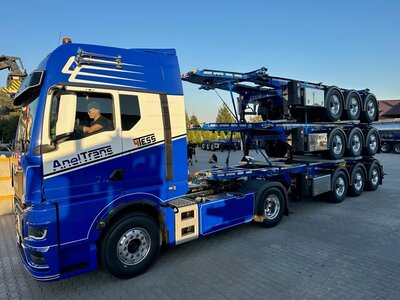 Tekno Tekno Scania Next Gen R-serie Highline with swap tank container ANELTRANS