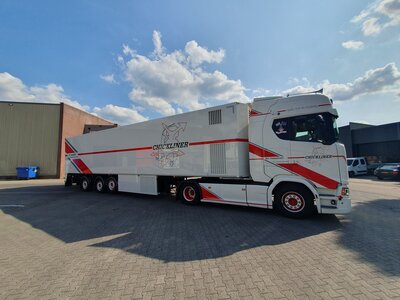 Tekno Tekno Scania Next Gen S500 with 3-axle livestock trailer CHICKLINER