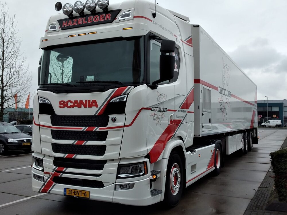 Tekno Tekno Scania Next Gen S500 with 3-axle livestock trailer CHICKLINER