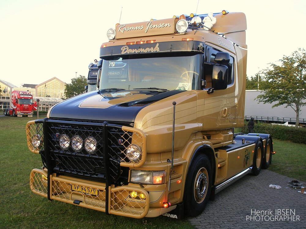 Tekno Tekno Scania 4-serie Torpedo met 3-assige koeloplegger RASMUS JENSEN