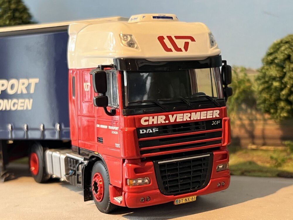 WSI WSI DAF 105XF SSC 4x2 with 3-axle curtainside trailer CHR VERMEER