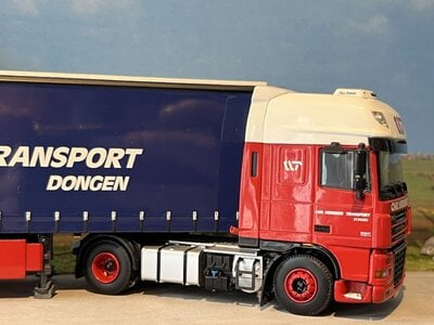 WSI WSI DAF 105XF SSC 4x2 met 3-as schuifzeilen oplegger CHR VERMEER