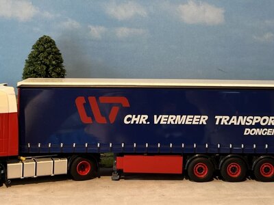WSI WSI DAF 105XF SSC 4x2 with 3-axle curtainside trailer CHR VERMEER