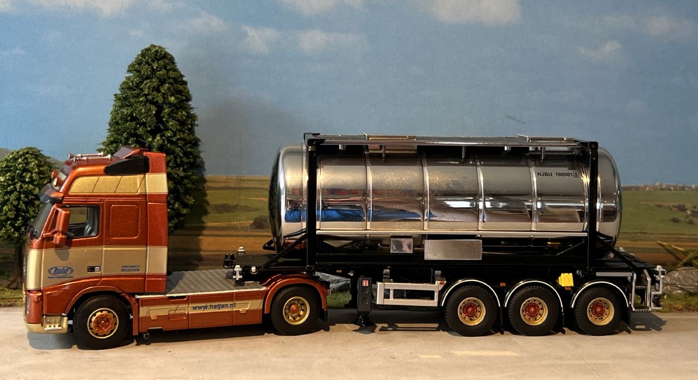 WSI Volvo FH 4x2 + 3-axle container trailer + 20ft WSI Volvo FH 4x2 + 3-axle container trailer + 20ft