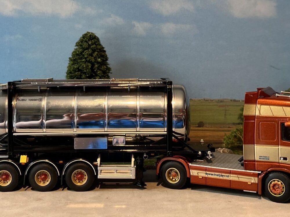 WSI WSI Volvo FH 4x2 + 3-axle container trailer + 20ft. container HAIJAN