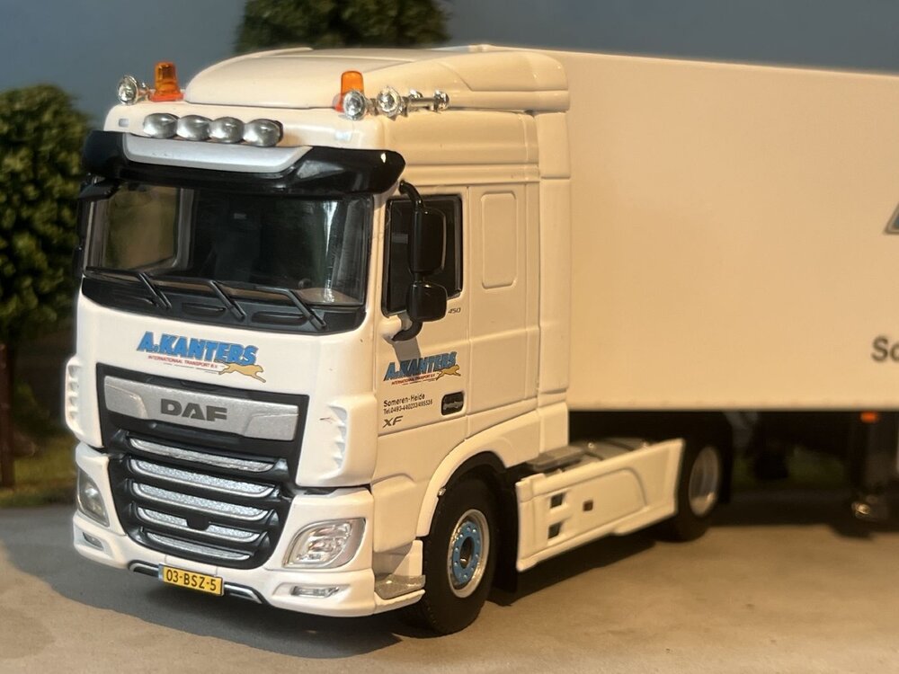 WSI WSI DAF XF Space Cab 4x2 with 3-axle reefer trailer A. KANTERS