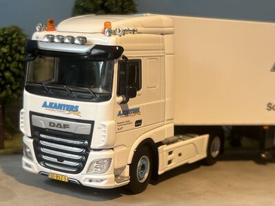 WSI WSI DAF XF Space Cab 4x2 with 3-axle reefer trailer A. KANTERS