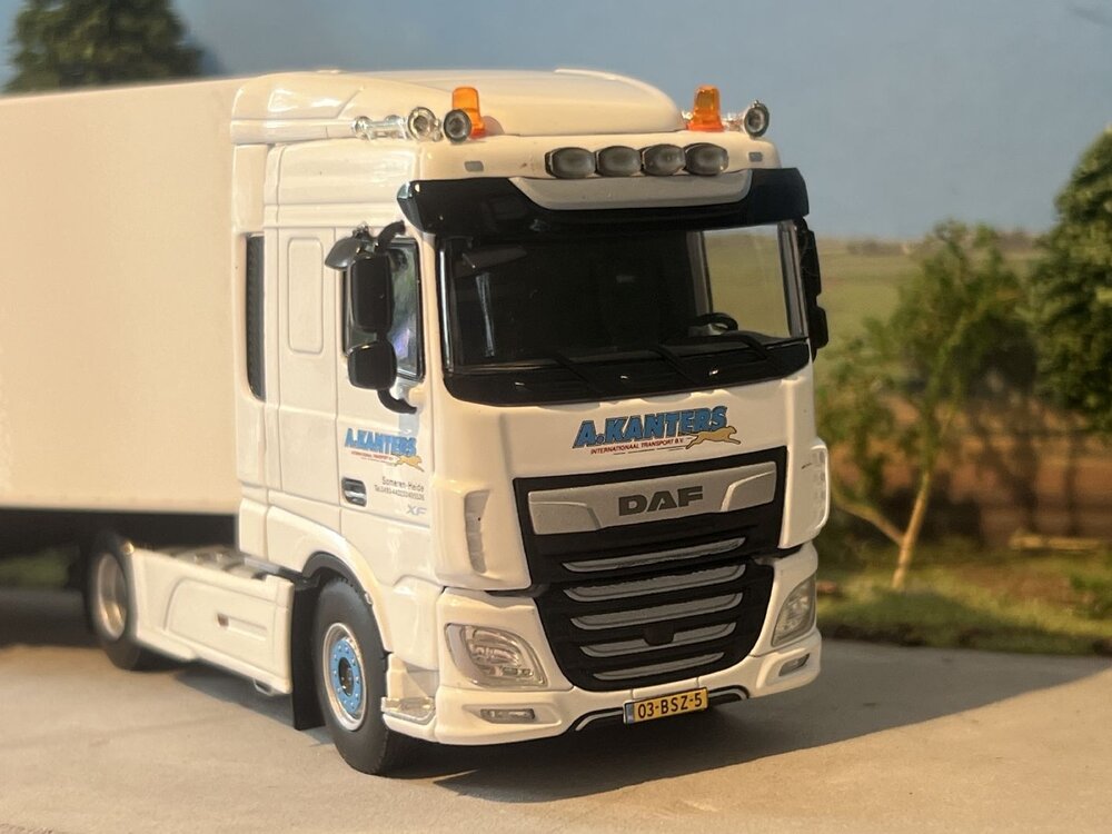 WSI WSI DAF XF Space Cab 4x2 with 3-axle reefer trailer A. KANTERS