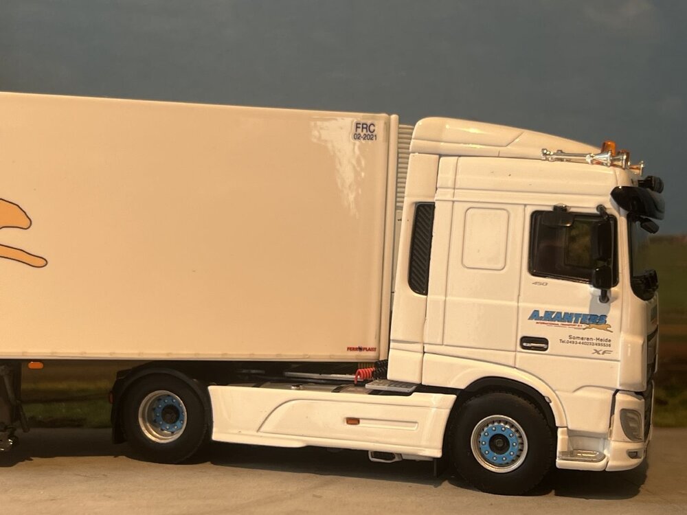 WSI WSI DAF XF Space Cab 4x2 with 3-axle reefer trailer A. KANTERS
