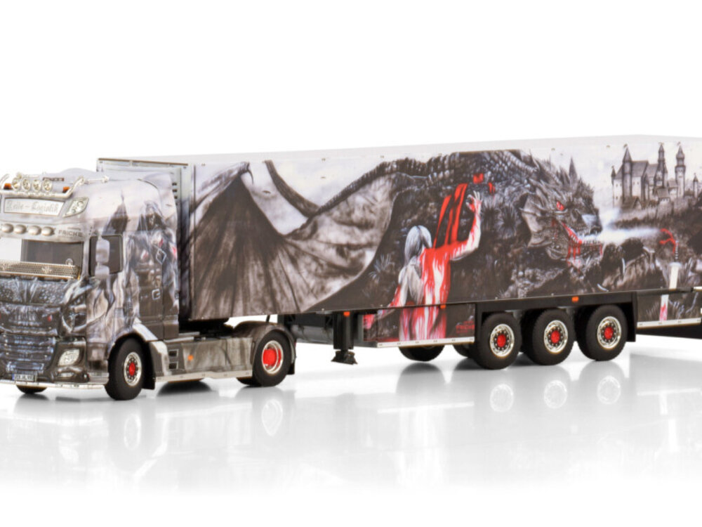 WSI DAF XF Super Space Cab 4x2 with 3-axle reefer trailer WSI DAF XF Super Space Cab 4x2 with 3-axle reefer trailer
