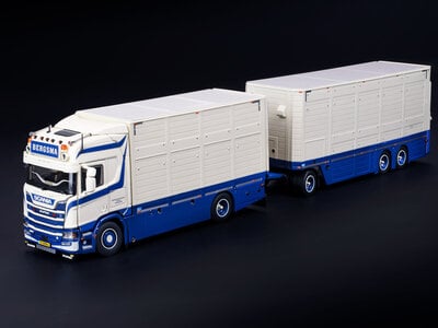 IMC IMC Scania R High roof boxed truck with 3-axle livestock trailer BERGSMA