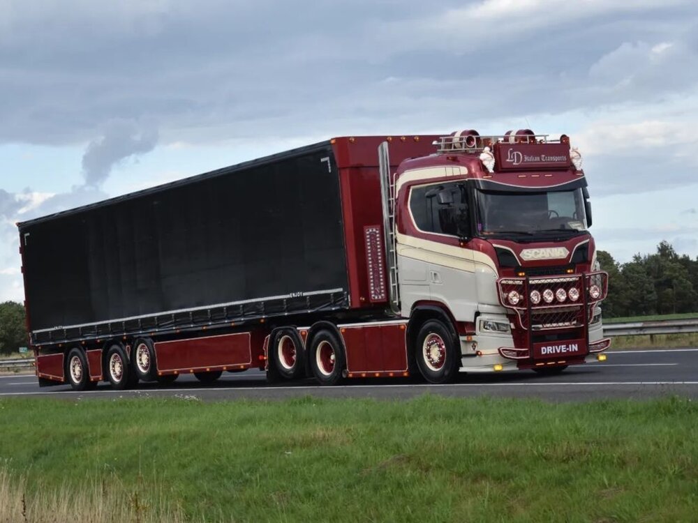 Tekno Tekno Scania Next Gen S-serie met 3-as schuifzeilen oplegger LD TRANSPORT - Drive-in