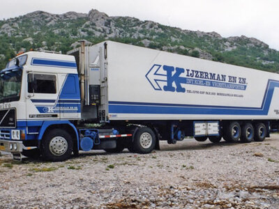 WSI WSI Volvo F12 Globetrotter 4x2 with 3-axle classic reefer trailer IJZERMAN TRANSPORT