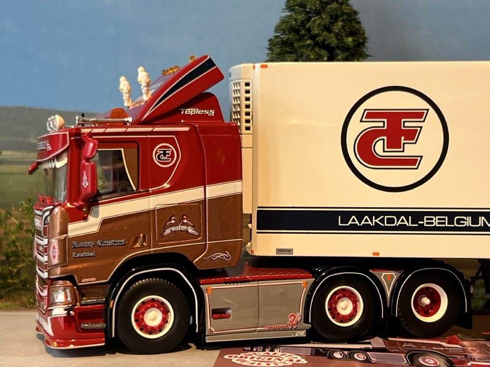 Tekno Tekno Scania R-serie low roof 6x2 met 3-as koeloplegger RONNY CEUSTERS