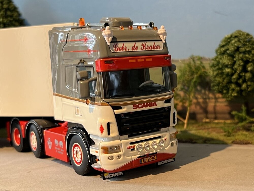 WSI WSI Scania R Normal  6X2  with 3-axle reefer trailer DE KRAKER