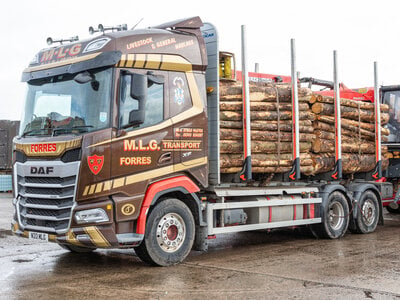 Tekno Tekno DAF XF 3-axle riged truck with 3-axle wood trailer MLG TRANSPORT