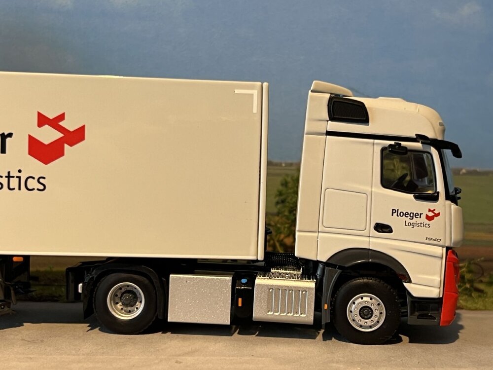 WSI WSI Mercedes- Benz Actros MP5 Big Space 4x2 with 3-axle box trailer PLOEGER LOGISTICS