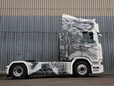 Tekno Tekno Scania Next Gen R-serie Highline with 3-axle tanktrailer REPINSKI "Top Gun Maverick"