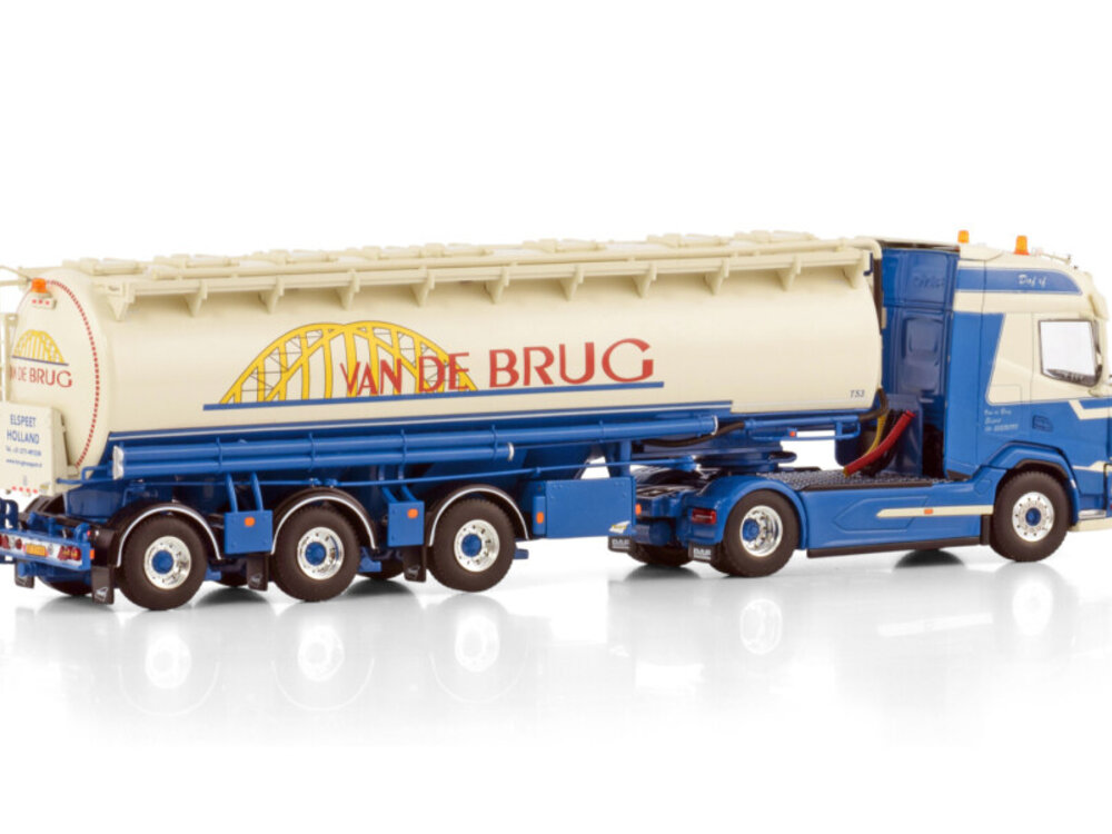 WSI WSI DAF XF SH 4x2 with 3-axle animalfeed  bulk trailer VAN DE BRUG ELSPEET