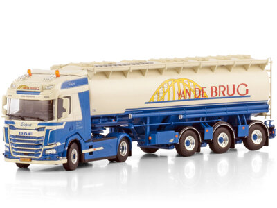 WSI WSI DAF XF SH 4x2 met 3-as veevoer bulk trailer VAN DE BRUG ELSPEET