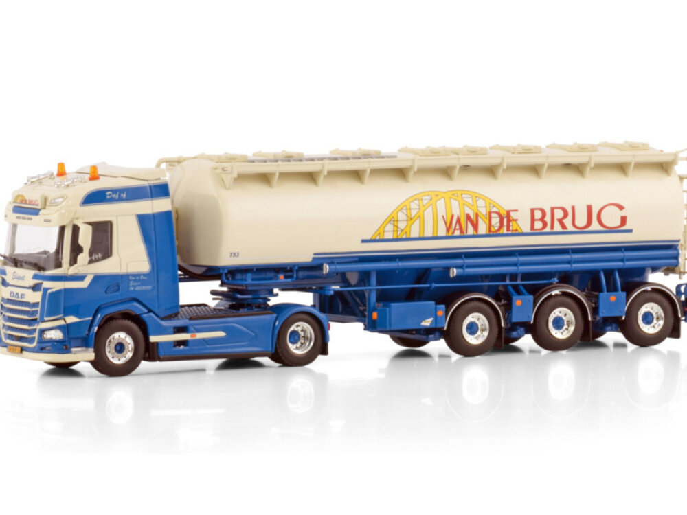 WSI WSI DAF XF SH 4x2 with 3-axle animalfeed  bulk trailer VAN DE BRUG ELSPEET