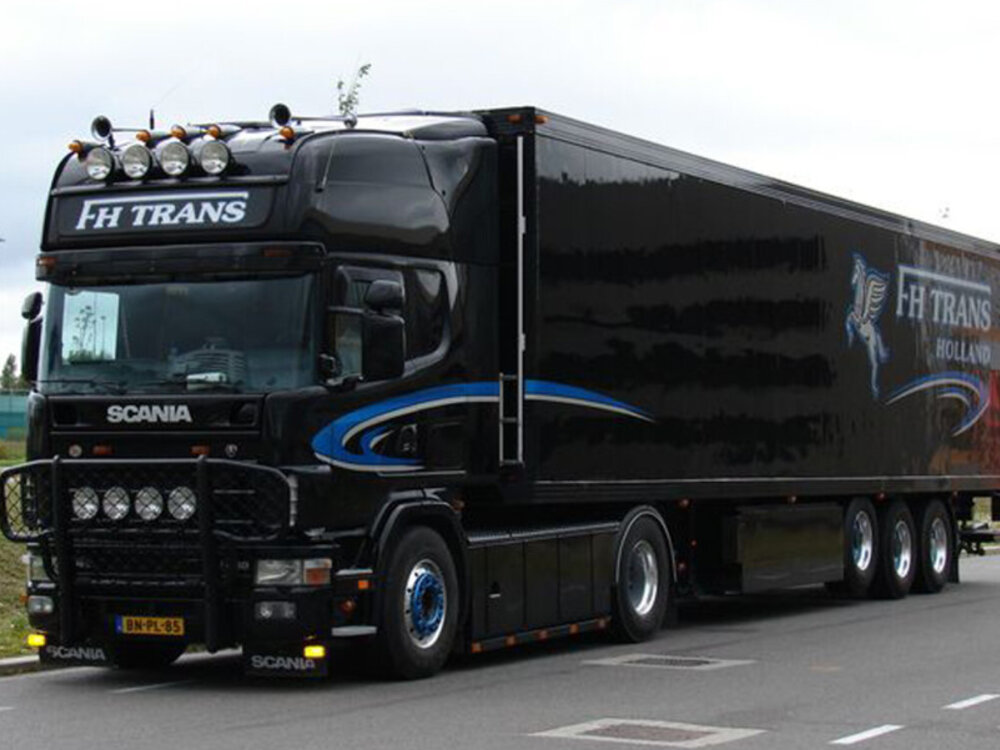 WSI WSI Scania 4-serie Topline 4x2 with 3-axle reefer tailer FH TRANS