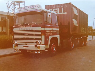 Tekno Tekno Scania 140 met container oplegger + 2x20ft. container DE WILDE