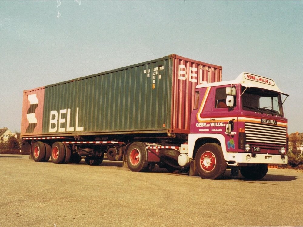 Tekno Tekno Scania 140 met container oplegger + 2x20ft. container DE WILDE