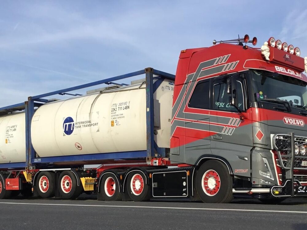 Tekno Tekno Volvo FH05 Globetrotter XL 6x2 with D-Tec flexitrailer + 2x Swap Tankcontainer SL LOGISTICS