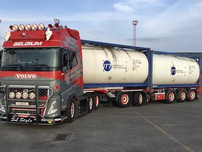 Tekno Volvo FH05 Globetrotter XL 6x2 met D-Tec flexitrailer en 2x Swap Tankcontainer SL LOGISTICS