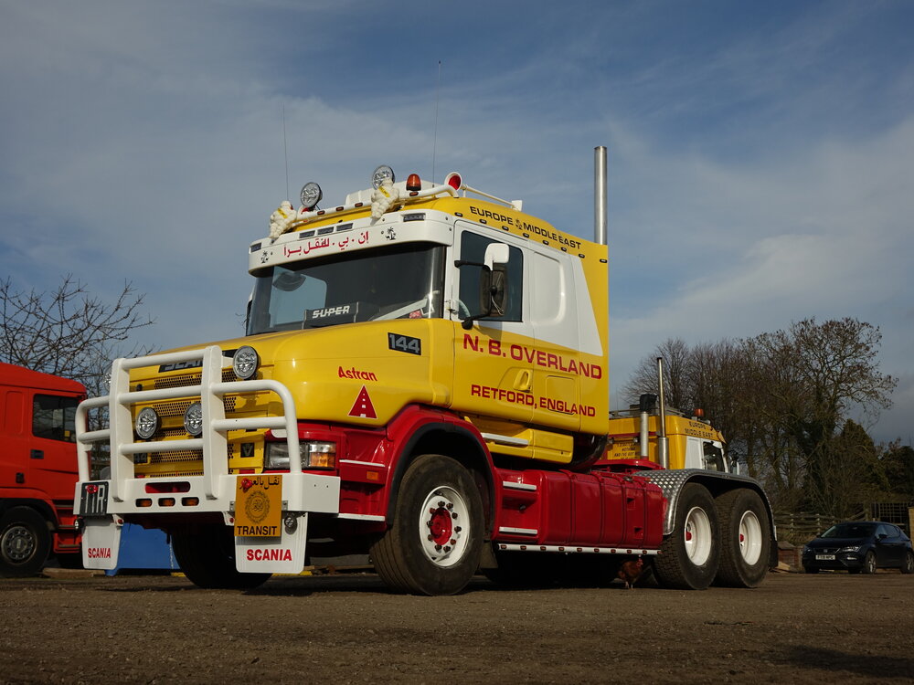 Tekno Tekno Scania 4-serie Torpedo with 3-axle lowloader OVERLAND