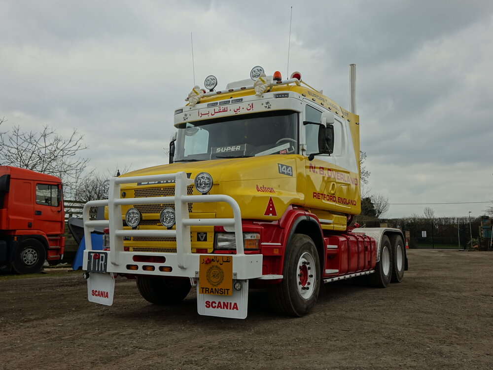 Tekno Tekno Scania 4-serie Torpedo with 3-axle lowloader OVERLAND