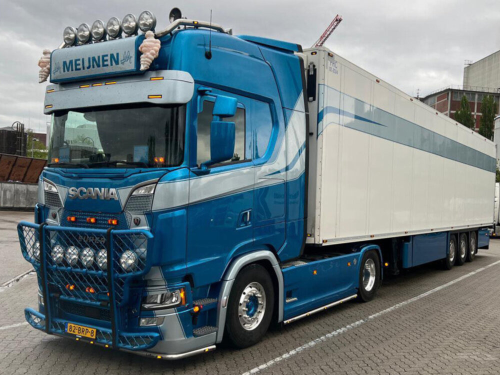 WSI WSI Scania S Highline 4x2 with 3-axle reefer trailer MEIJNEN TRANSPORT