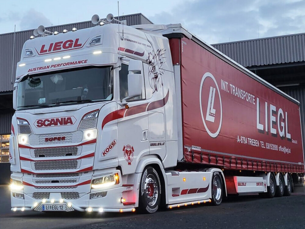 WSI WSI Scania S Highline 4x2 with 3-axle curtainside trailer LIEGL