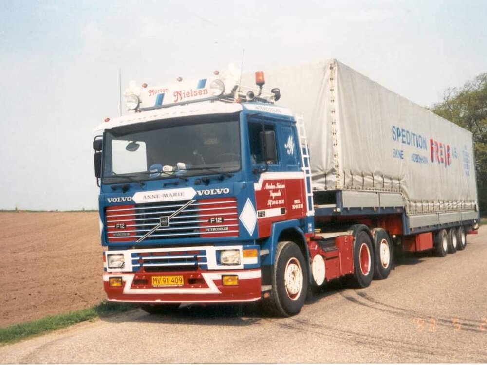 Tekno Tekno Volvo F12 with 3-axle classic tilttrailer MORTEN NIELSEN