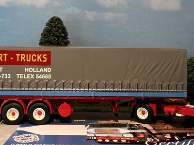 Tekno Tekno Volvo F88 4x2  with classic covered trailer RYNART