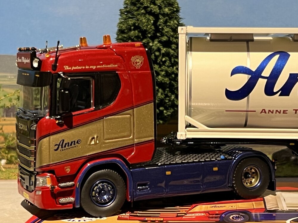 Tekno Scania next gen S 4x2 met 2 x 20ft. container ANNE TRANSPORT