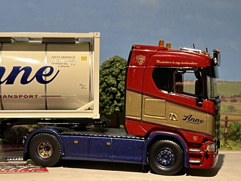 Tekno Scania next gen S 4x2 met 2 x 20ft. container ANNE TRANSPORT