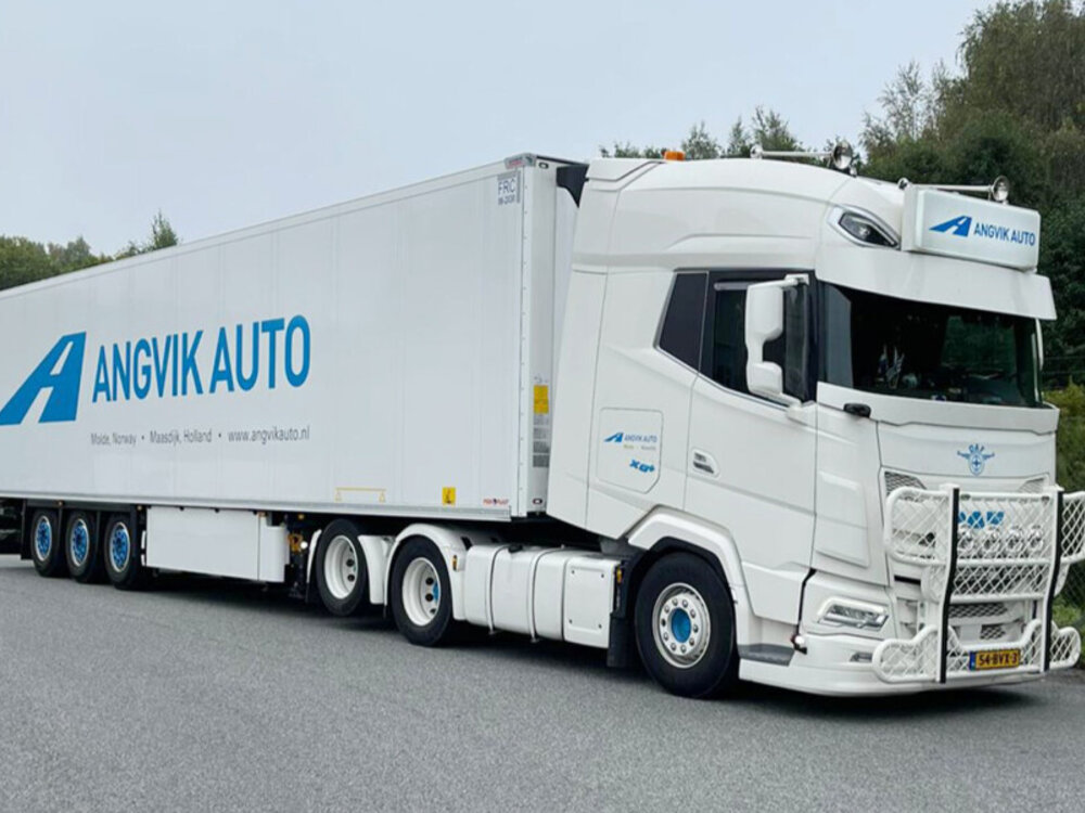WSI WSI DAF XG+ 6x2 met 3-as koeloplegger ANGVIK AUTO