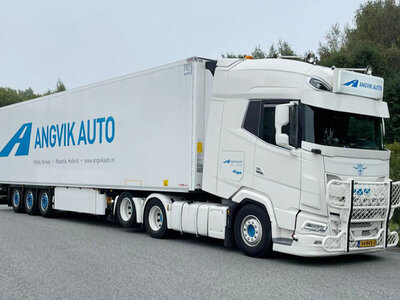 WSI WSI DAF XG+ 6x2 met 3-as koeloplegger ANGVIK AUTO