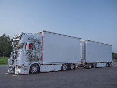 Tekno Tekno Scania Next Gen Highline motorwagen met 4-as aanhanger TELHAUG "Last Country"